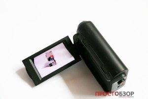 Внешний виде бокса AKA-LU1 с ЖК-дисплеем