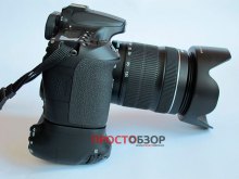 Вид сбоку камеры Canon EOS 70D и бустера BG-E14