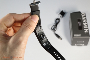 Внешний вид сзади фитнес-трекера Garmin vivosmart 3