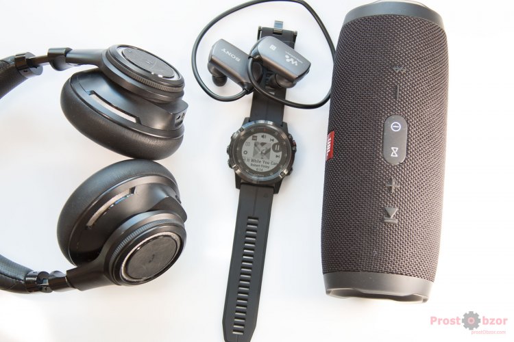 Наушники и колонки транслируют музыку через Bluetooth от часов Fenix 5X Plus
