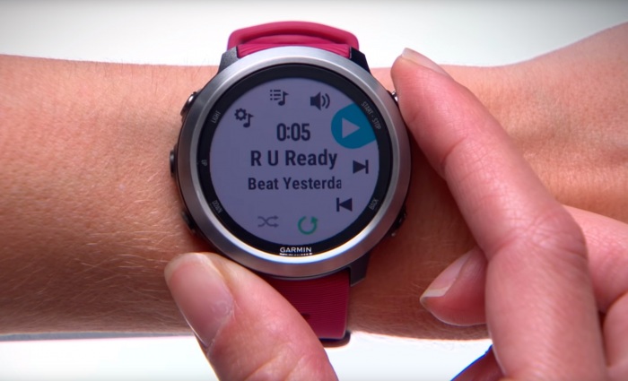 Управление музыкой в часах Garmin Forerunner 645