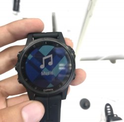Музыкальный плеер в часах Garmin Fenix 5 Plus