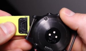 Защелка крепления бирюзового ремня по технологии QuickFit для часов Garmin Fenix 5