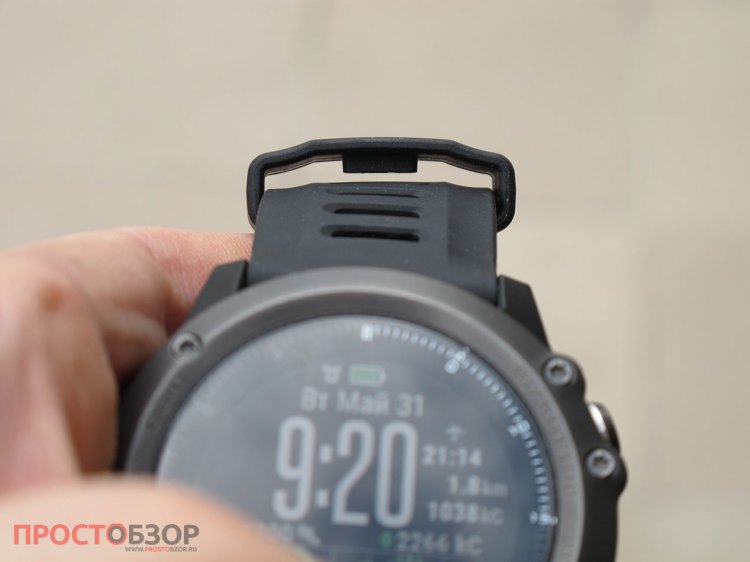 Фиксирующий зубец силиконового  браслета часов Garmin Fenix 3