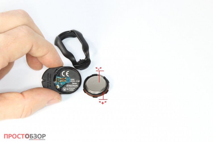 Раскрытый шагомер Garmin Foot pod с батарейкой