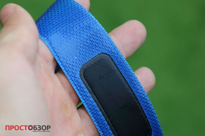 Датчик пульса Garmin HRM-Swim - крупный план