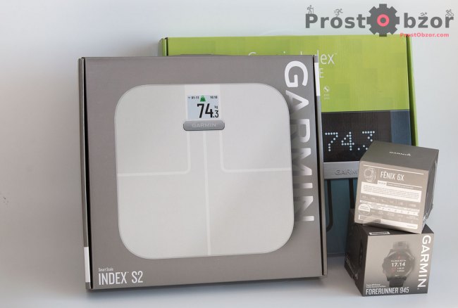 Сравнение коробок умных весов двух поколений -  Garmin Index S2  и  Index - лицевая часть