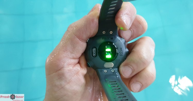 Оптический датчик пульса HR в часах Garmin Swim 2