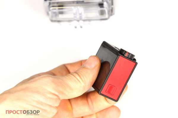 Вид сбоку на защелку  экшн-камеры Garmin Virb Utrla 30