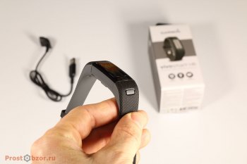 Внешний вид спереди фитнес-трекера Garmin vivosmart HR+