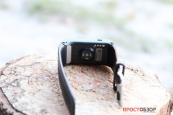 Датчик пульса HR на корпусе часов Garmin Vivoactive HR