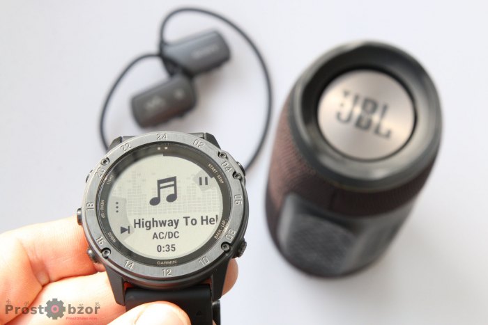 Музыкальный плеер в часах Garmin Tactix Delta