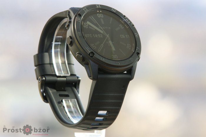 Внешний вид часов Garmin Tactix Delta - вид сбоку